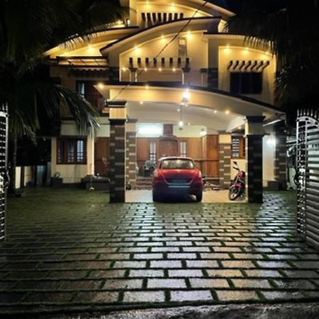 Happy Homes - Thundathil Tiruvalla Exterior photo