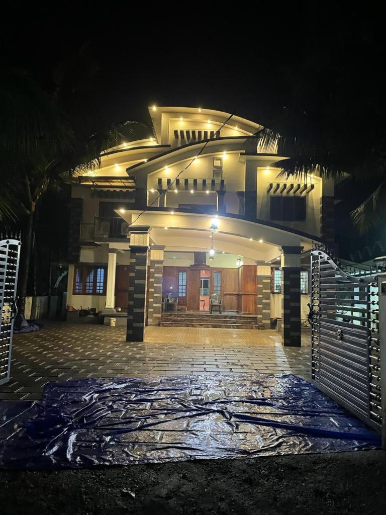 Happy Homes - Thundathil Tiruvalla Exterior photo