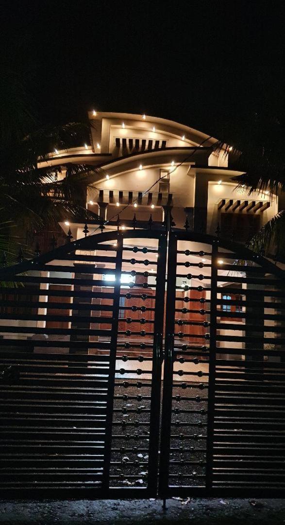 Happy Homes - Thundathil Tiruvalla Exterior photo